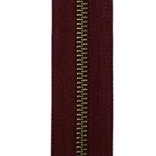 pendiente-de-un-hilo-cremallera-metalica-granate